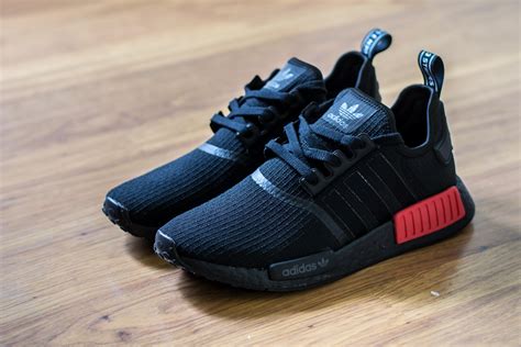 adidas nmd r1.